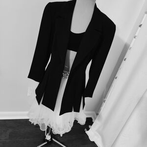 fit/flare car wash flippy hem line structured luxury crepe black tuxedo blazer S